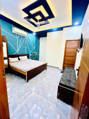 Amrit Residency- 5 mins from Prem Mandir and Iskon temple